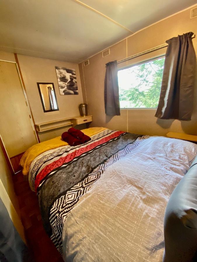 Mobilhome Sous Chalet En Bois A La Ferme Josnes Kültér fotó
