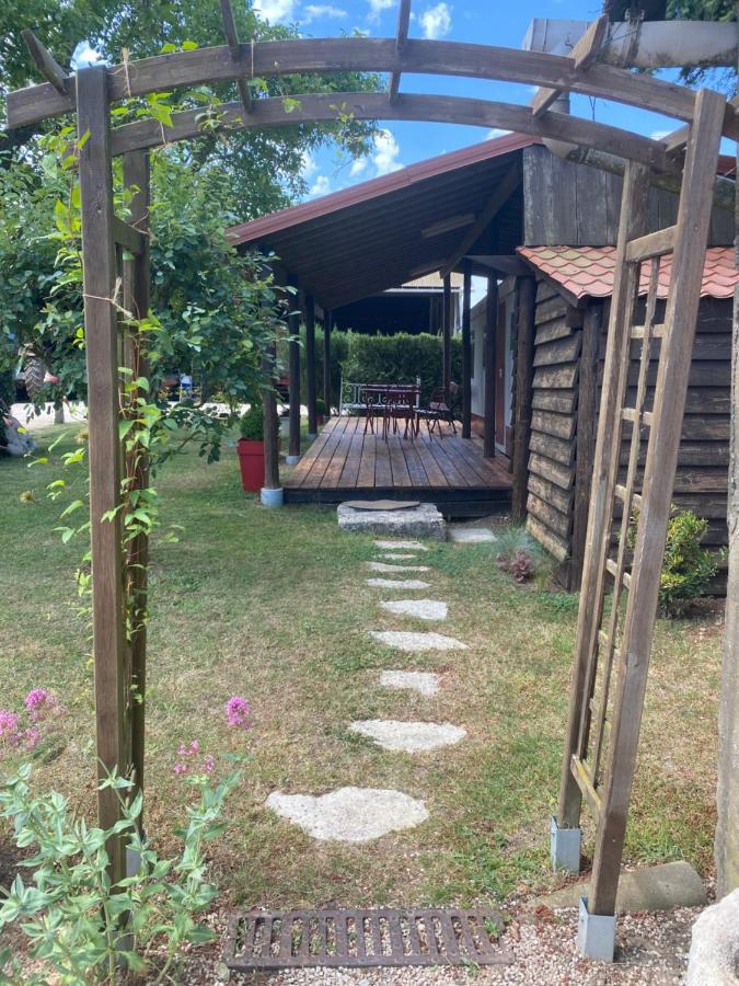 Mobilhome Sous Chalet En Bois A La Ferme Josnes Kültér fotó