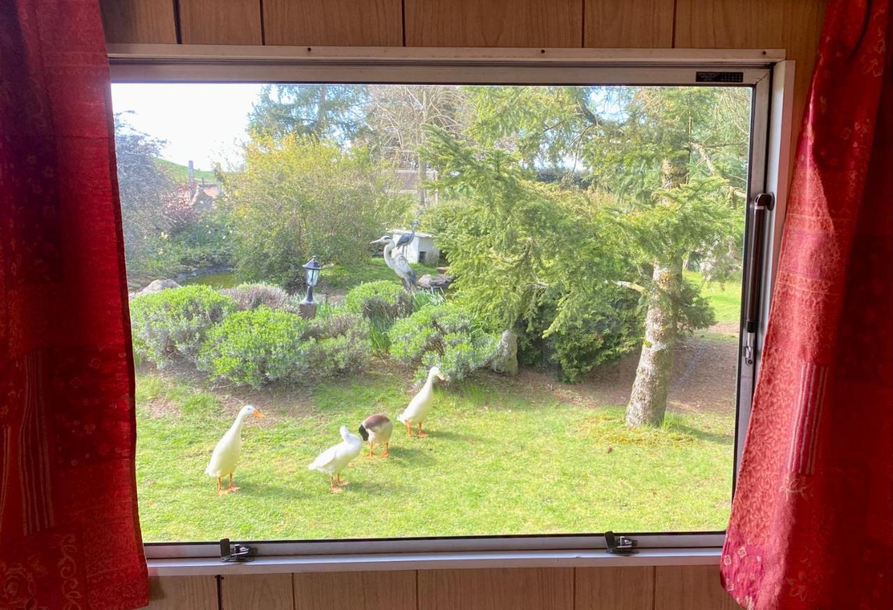 Mobilhome Sous Chalet En Bois A La Ferme Josnes Kültér fotó