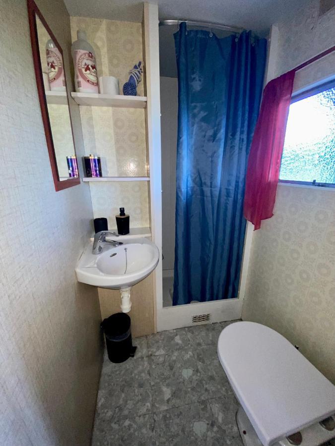 Mobilhome Sous Chalet En Bois A La Ferme Josnes Kültér fotó